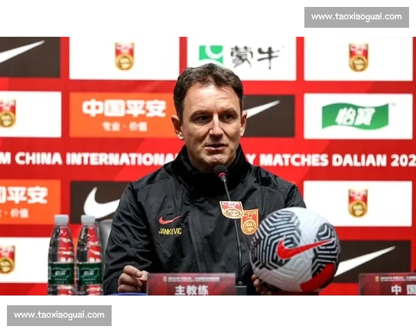 战术板上的秘密!2026世界杯官方视频,教练的智慧结晶!